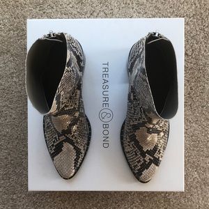 NEW Treasure & Bond Farrah Faux Snakeskin Booties